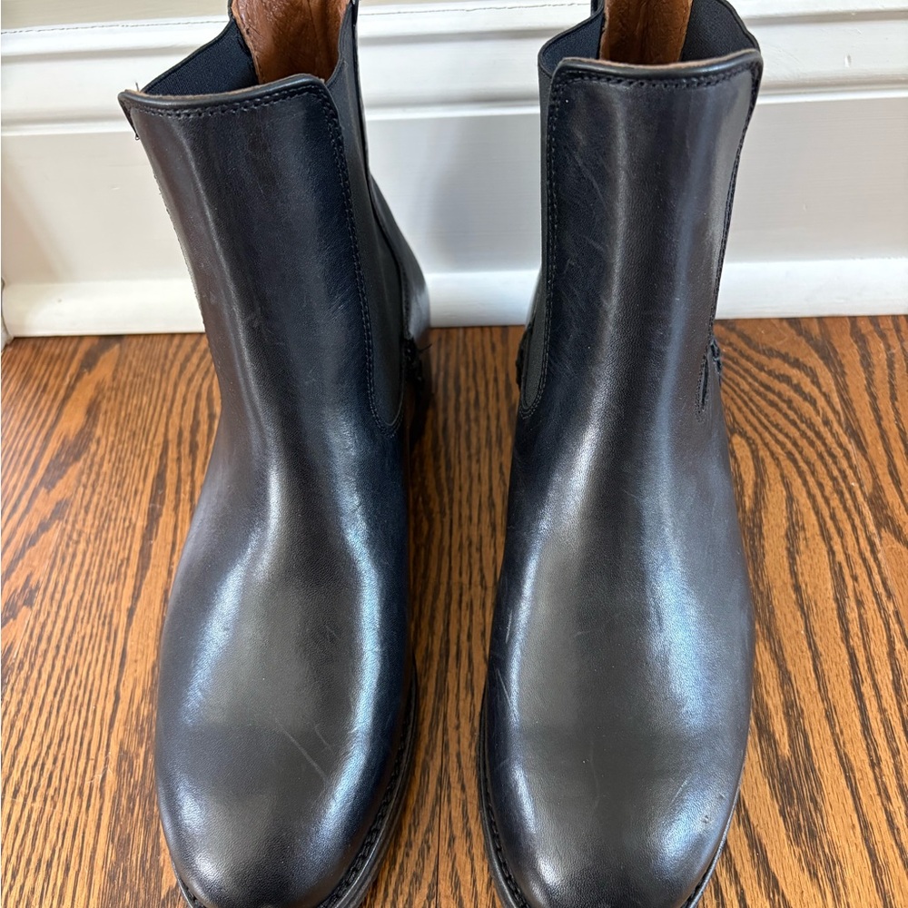 Frye Women’s Sz 7 Black Leather Chelsea Ankle Boots NWOT